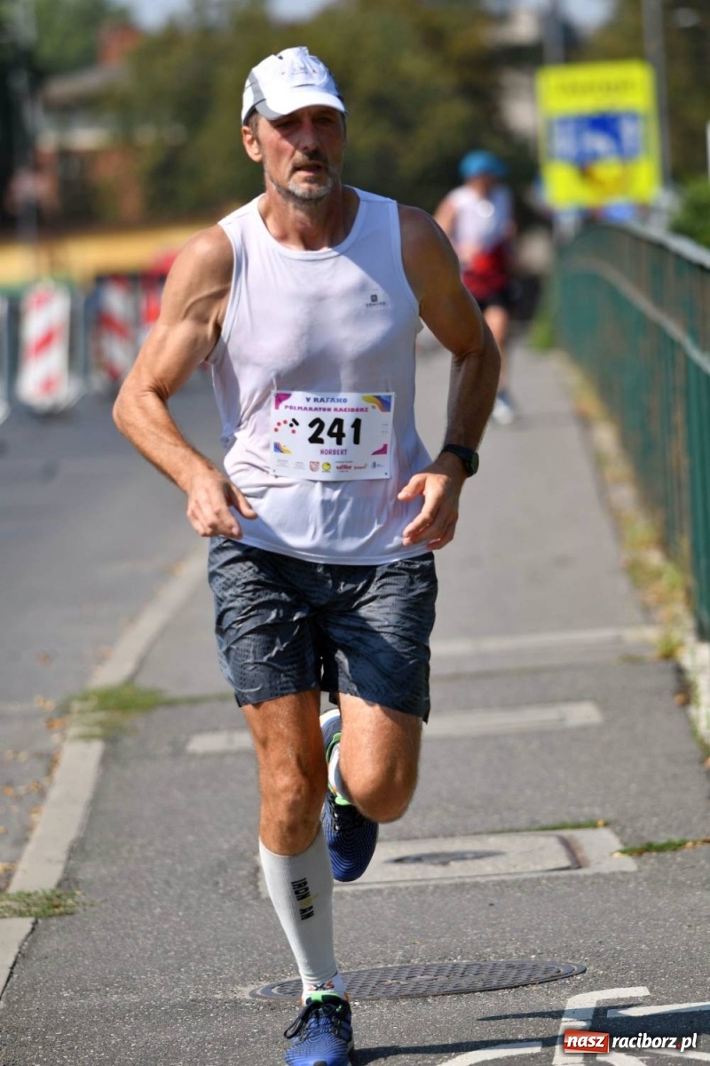 Zdjęcie w galerii na portalu naszraciborz.pl: Poznajcie śmiałków V Półmaratonu Rafako [FOTO] wiadomości z regionu