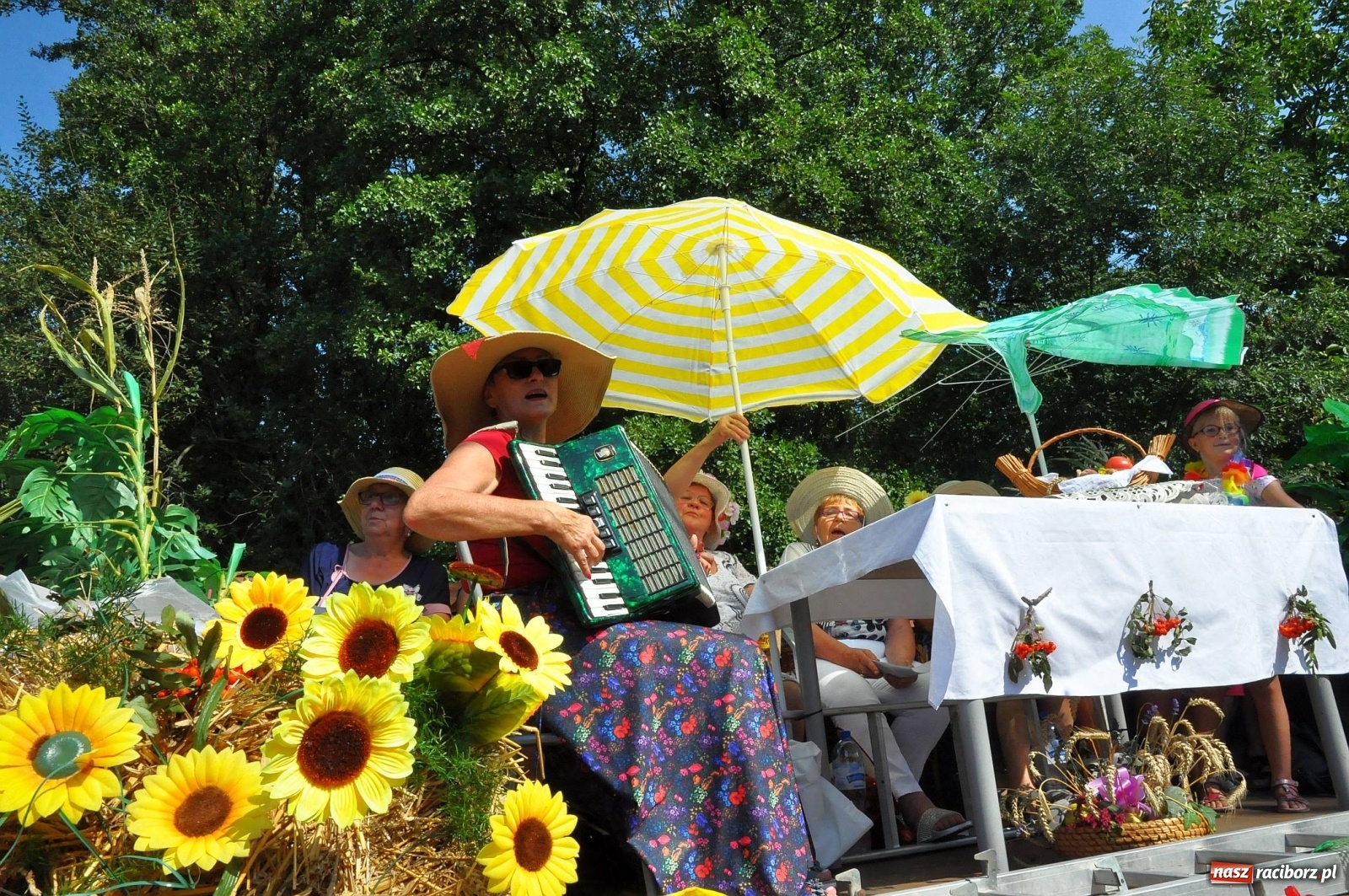 Zdjęcie w galerii na portalu naszraciborz.pl: Zike zake. Tak się bawi gmina Krzanowice!  wiadomości z regionu