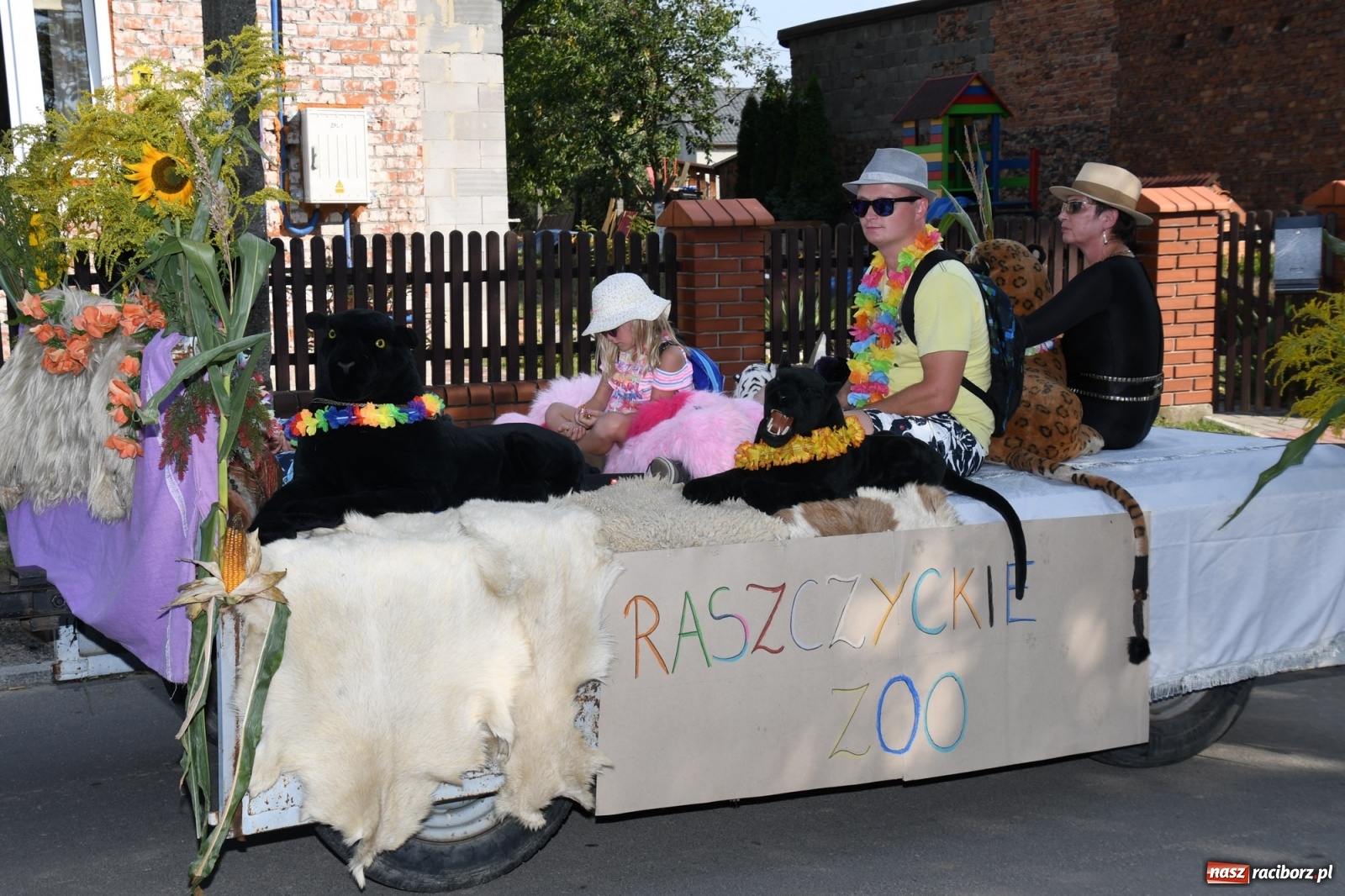 Zdjęcie w galerii na portalu naszraciborz.pl: Dożynki gminy Lyski w Raszczycach. Wesoły korowód  i znamienici goście [FOTO i WIDEO] wiadomości z regionu