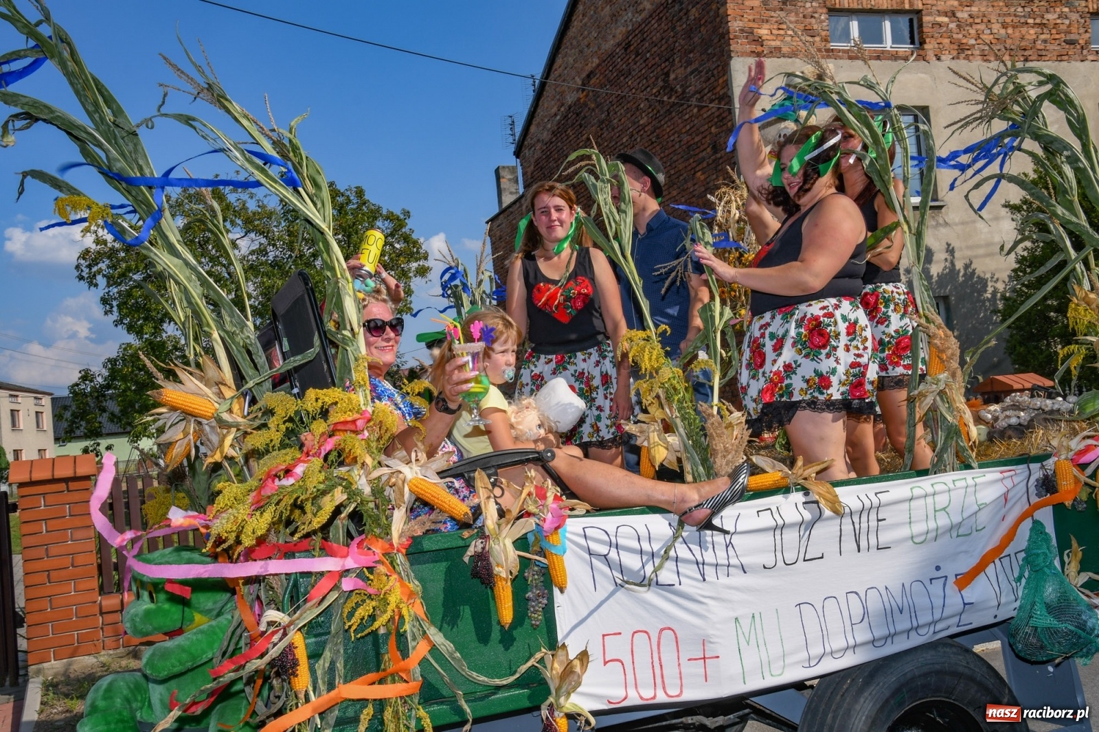 Zdjęcie w galerii na portalu naszraciborz.pl: Dożynki gminy Lyski w Raszczycach. Wesoły korowód  i znamienici goście [FOTO i WIDEO] wiadomości z regionu