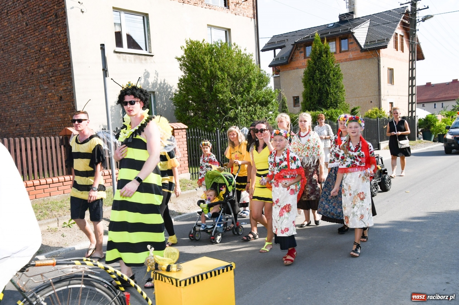 Zdjęcie w galerii na portalu naszraciborz.pl: Dożynki gminy Lyski w Raszczycach. Wesoły korowód  i znamienici goście [FOTO i WIDEO] wiadomości z regionu