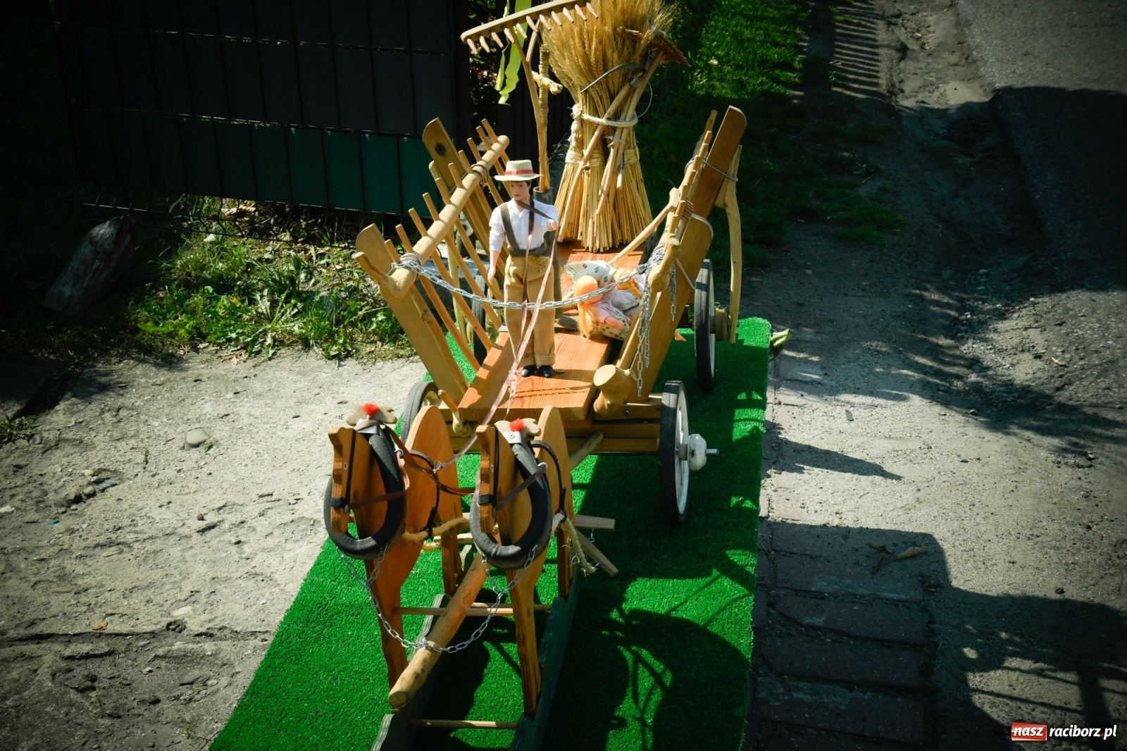 Zdjęcie w galerii na portalu naszraciborz.pl: Dożynki gminy Lyski w Raszczycach. Wesoły korowód  i znamienici goście [FOTO i WIDEO] wiadomości z regionu