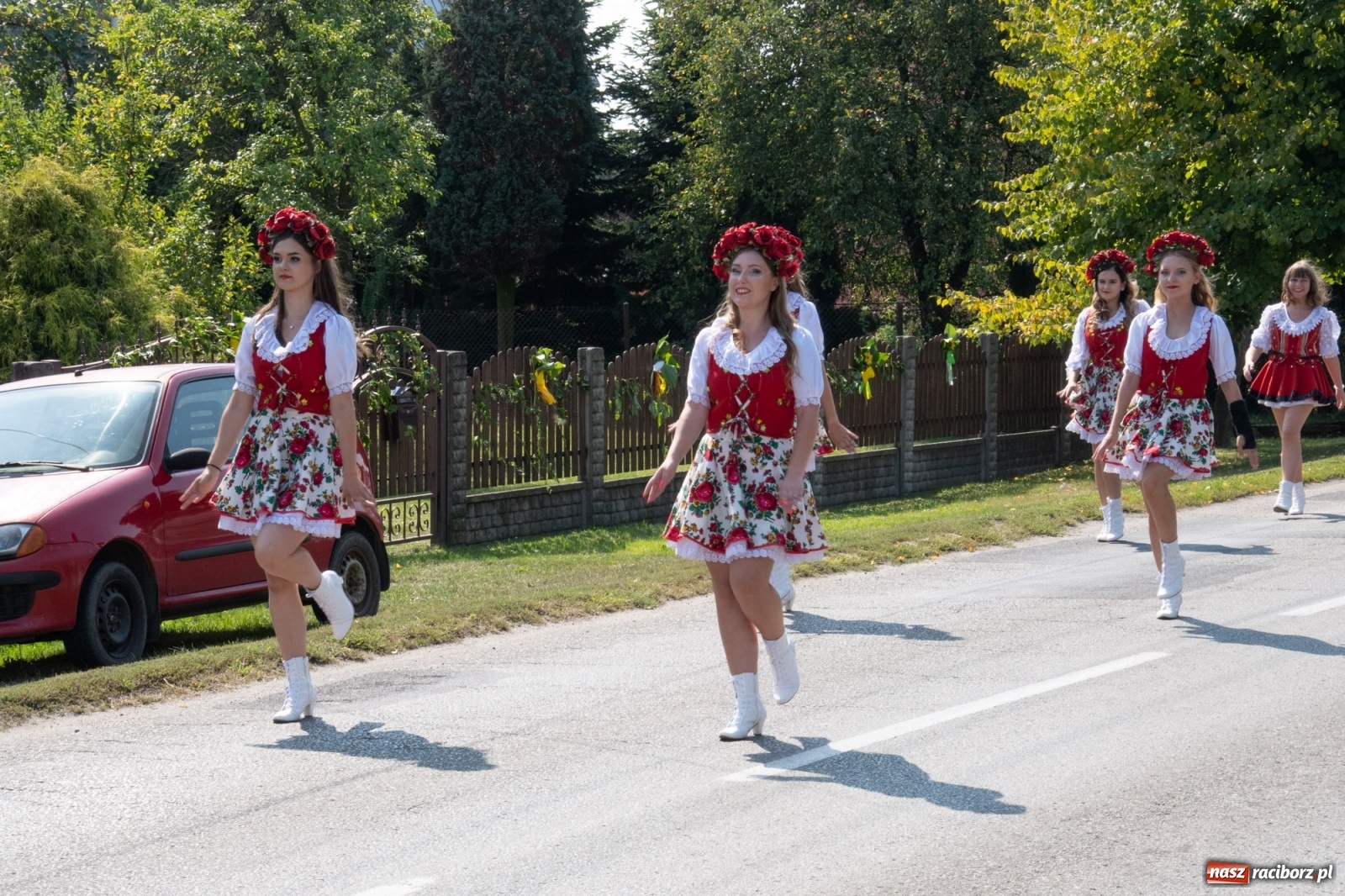 Zdjęcie w galerii na portalu naszraciborz.pl: Dożynki gminy Lyski w Raszczycach. Wesoły korowód  i znamienici goście [FOTO i WIDEO] wiadomości z regionu