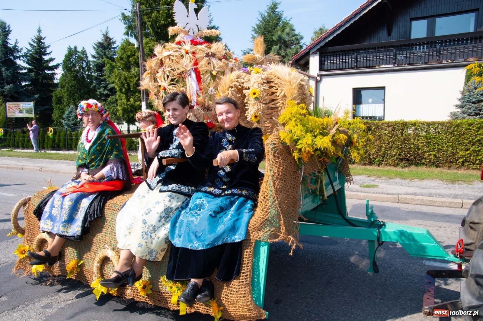 Zdjęcie w galerii na portalu naszraciborz.pl: Dożynki gminy Lyski w Raszczycach. Wesoły korowód  i znamienici goście [FOTO i WIDEO] wiadomości z regionu
