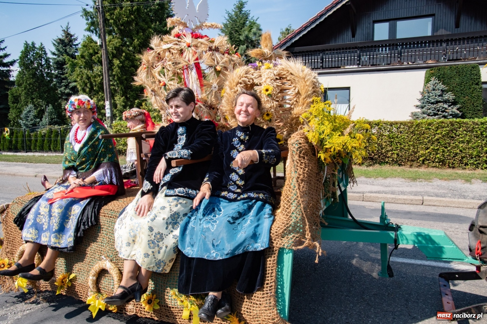 Zdjęcie w galerii na portalu naszraciborz.pl: Dożynki gminy Lyski w Raszczycach. Wesoły korowód  i znamienici goście [FOTO i WIDEO] wiadomości z regionu