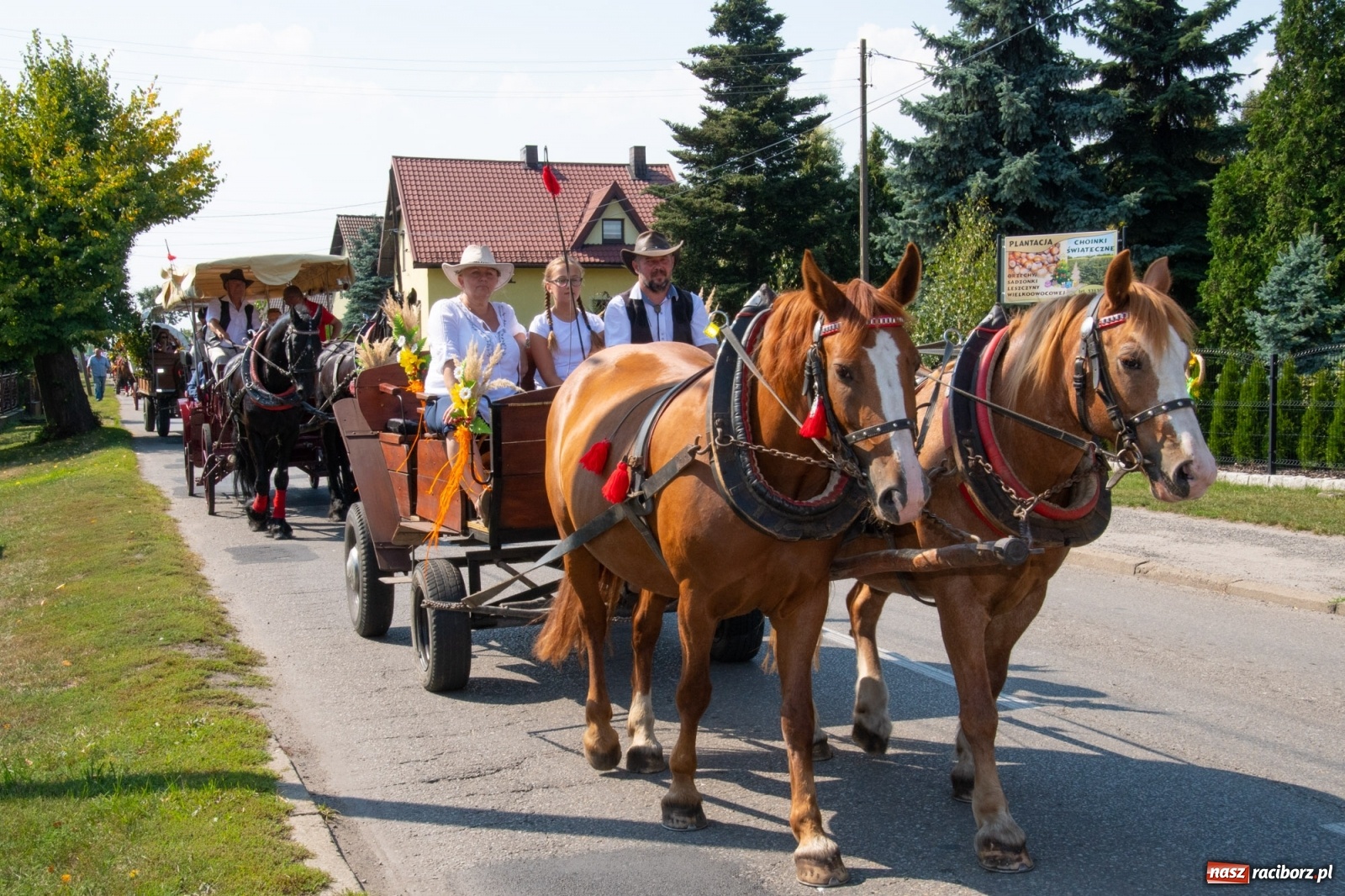 Zdjęcie w galerii na portalu naszraciborz.pl: Dożynki gminy Lyski w Raszczycach. Wesoły korowód  i znamienici goście [FOTO i WIDEO] wiadomości z regionu