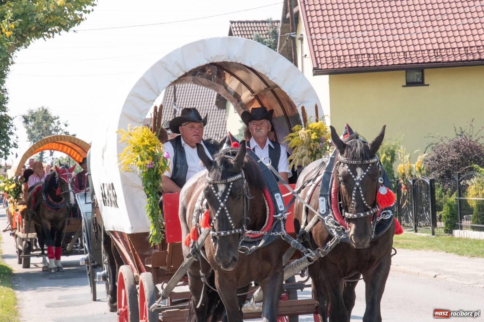 Zdjęcie w galerii na portalu naszraciborz.pl: Dożynki gminy Lyski w Raszczycach. Wesoły korowód  i znamienici goście [FOTO i WIDEO] wiadomości z regionu