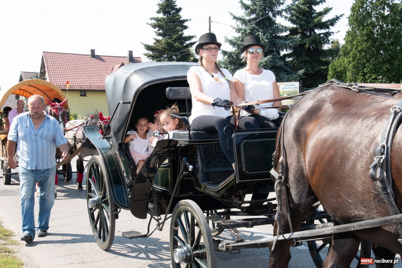 Zdjęcie w galerii na portalu naszraciborz.pl: Dożynki gminy Lyski w Raszczycach. Wesoły korowód  i znamienici goście [FOTO i WIDEO] wiadomości z regionu