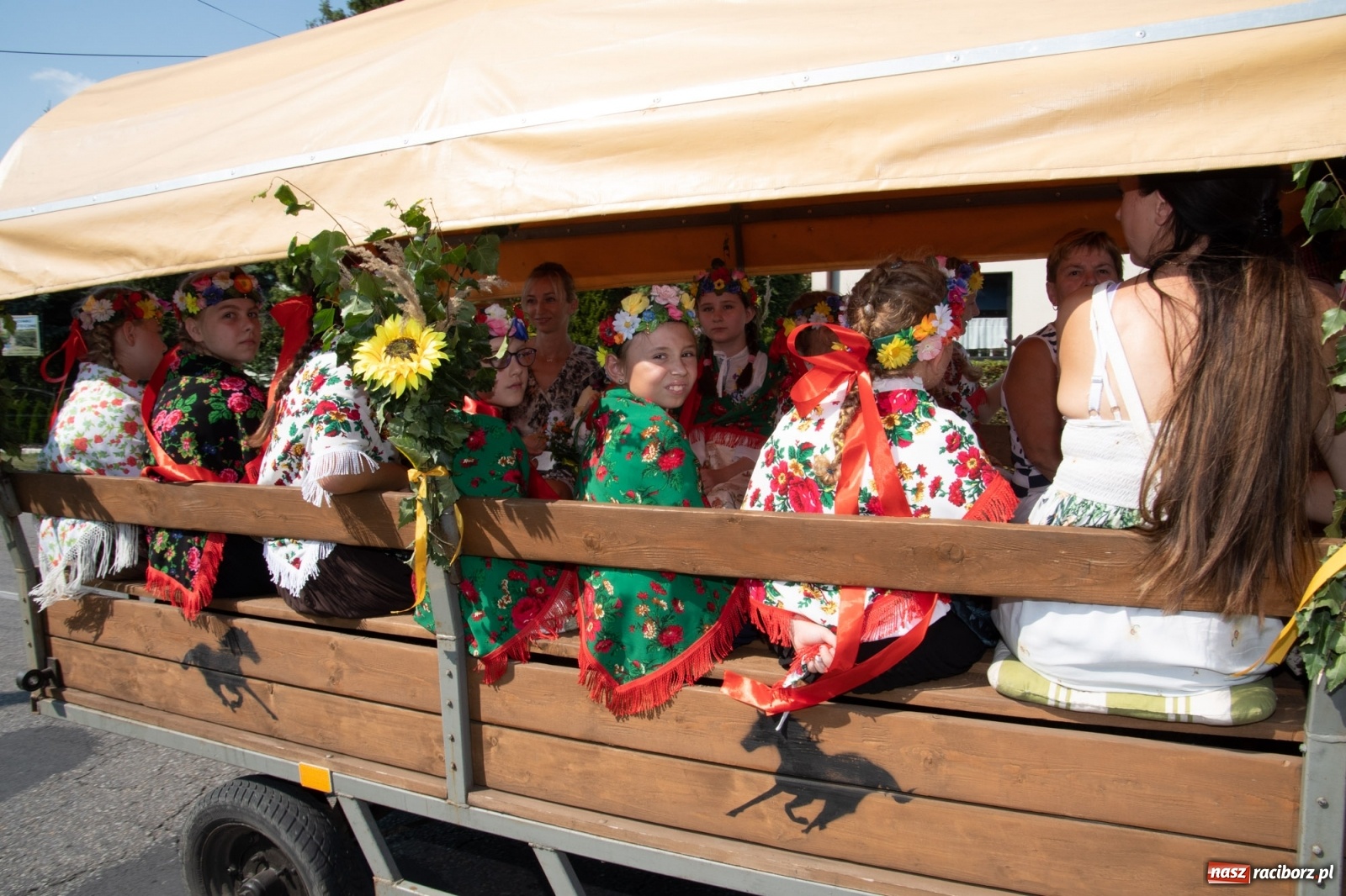 Zdjęcie w galerii na portalu naszraciborz.pl: Dożynki gminy Lyski w Raszczycach. Wesoły korowód  i znamienici goście [FOTO i WIDEO] wiadomości z regionu