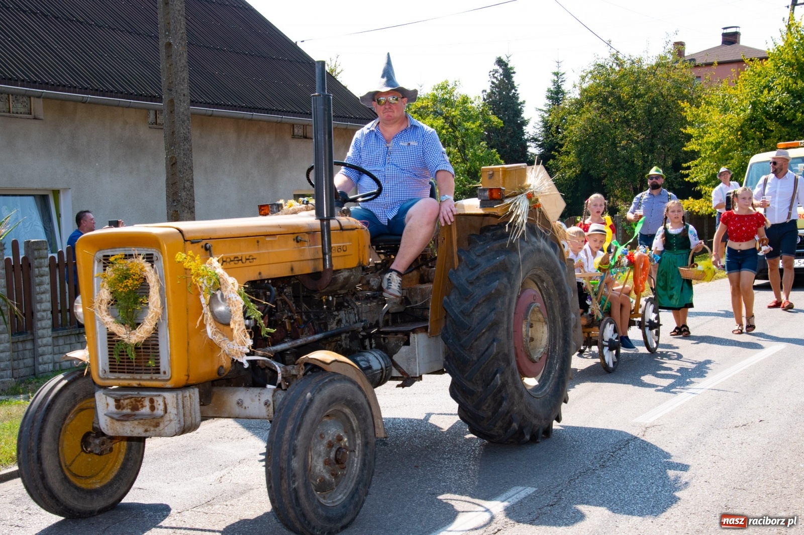 Zdjęcie w galerii na portalu naszraciborz.pl: Dożynki gminy Lyski w Raszczycach. Wesoły korowód  i znamienici goście [FOTO i WIDEO] wiadomości z regionu