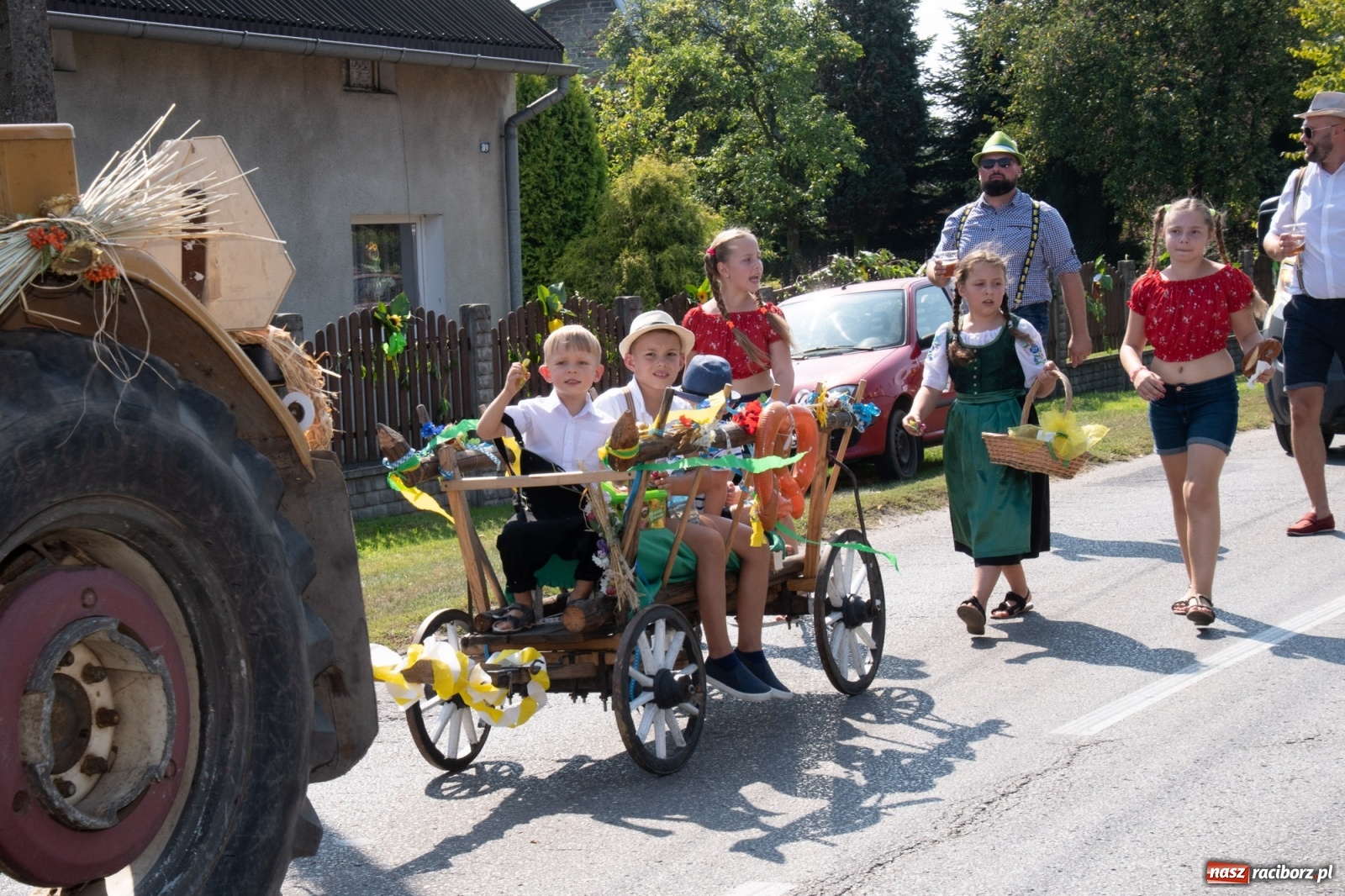Zdjęcie w galerii na portalu naszraciborz.pl: Dożynki gminy Lyski w Raszczycach. Wesoły korowód  i znamienici goście [FOTO i WIDEO] wiadomości z regionu