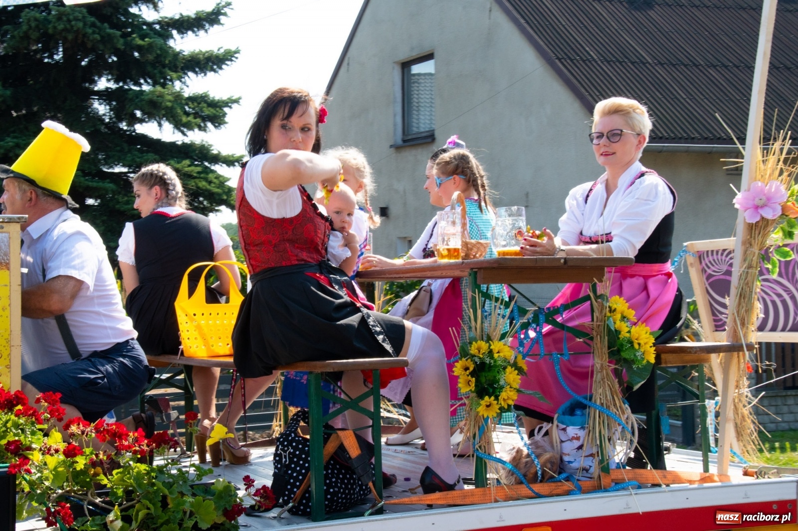 Zdjęcie w galerii na portalu naszraciborz.pl: Dożynki gminy Lyski w Raszczycach. Wesoły korowód  i znamienici goście [FOTO i WIDEO] wiadomości z regionu