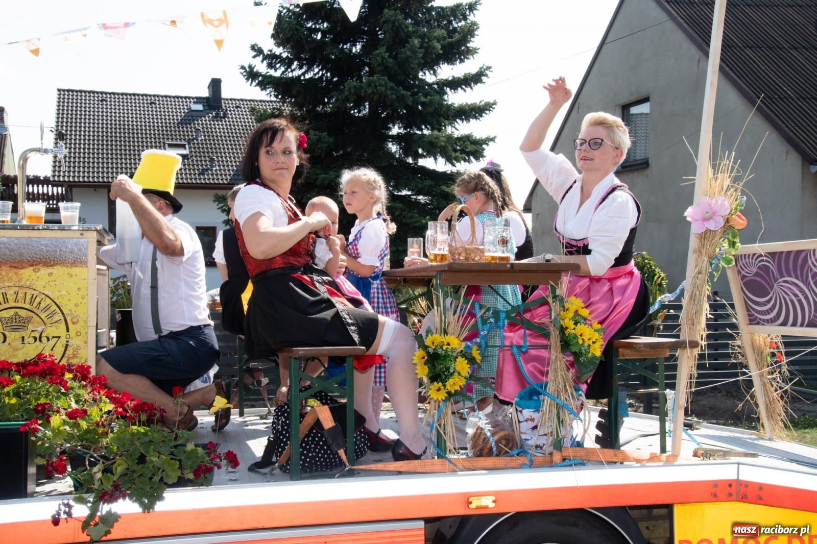 Zdjęcie w galerii na portalu naszraciborz.pl: Dożynki gminy Lyski w Raszczycach. Wesoły korowód  i znamienici goście [FOTO i WIDEO] wiadomości z regionu