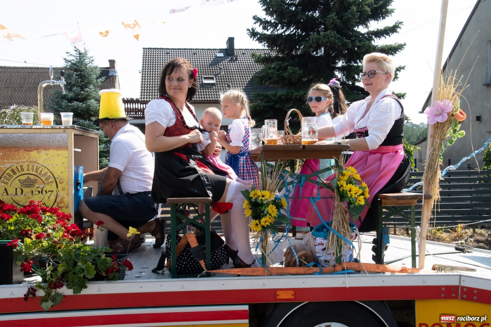 Zdjęcie w galerii na portalu naszraciborz.pl: Dożynki gminy Lyski w Raszczycach. Wesoły korowód  i znamienici goście [FOTO i WIDEO] wiadomości z regionu