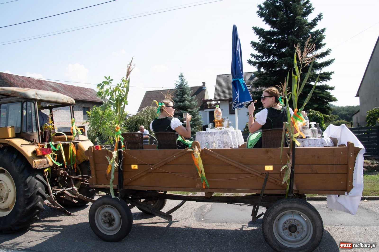 Zdjęcie w galerii na portalu naszraciborz.pl: Dożynki gminy Lyski w Raszczycach. Wesoły korowód  i znamienici goście [FOTO i WIDEO] wiadomości z regionu