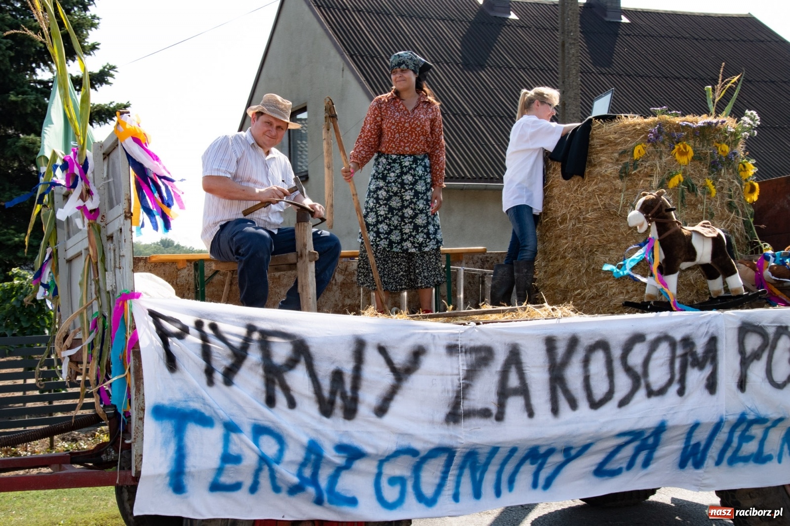 Zdjęcie w galerii na portalu naszraciborz.pl: Dożynki gminy Lyski w Raszczycach. Wesoły korowód  i znamienici goście [FOTO i WIDEO] wiadomości z regionu
