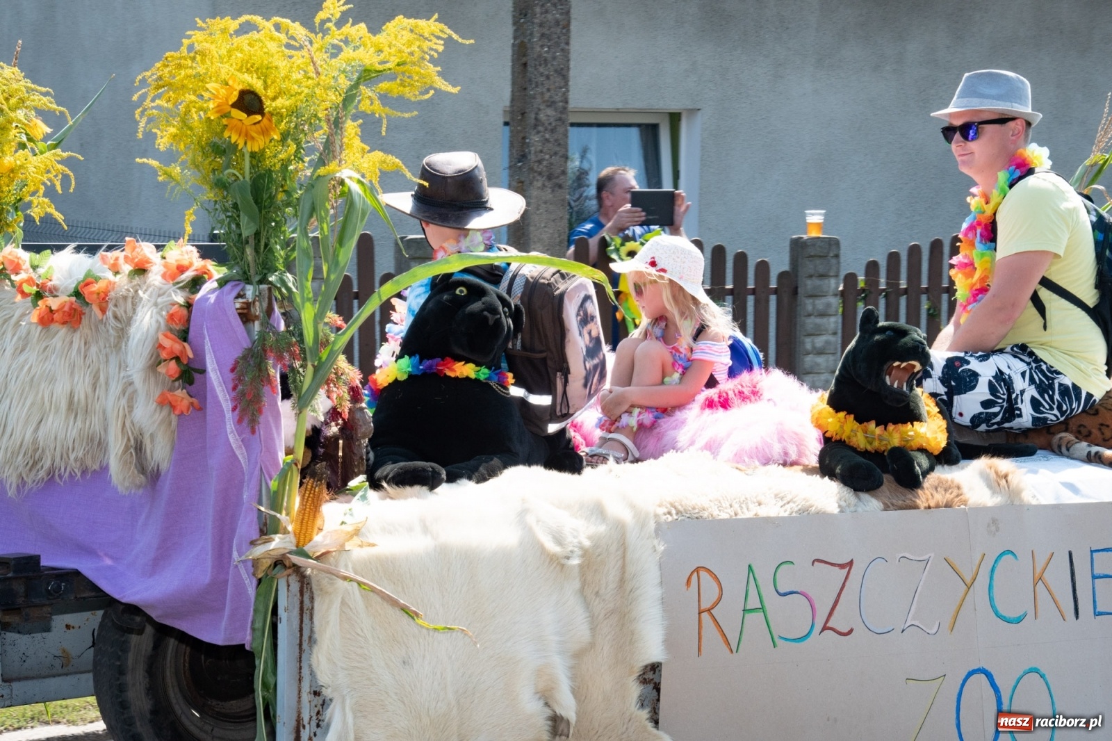 Zdjęcie w galerii na portalu naszraciborz.pl: Dożynki gminy Lyski w Raszczycach. Wesoły korowód  i znamienici goście [FOTO i WIDEO] wiadomości z regionu