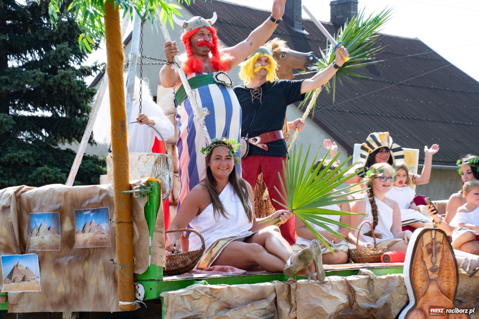 Zdjęcie w galerii na portalu naszraciborz.pl: Dożynki gminy Lyski w Raszczycach. Wesoły korowód  i znamienici goście [FOTO i WIDEO] wiadomości z regionu