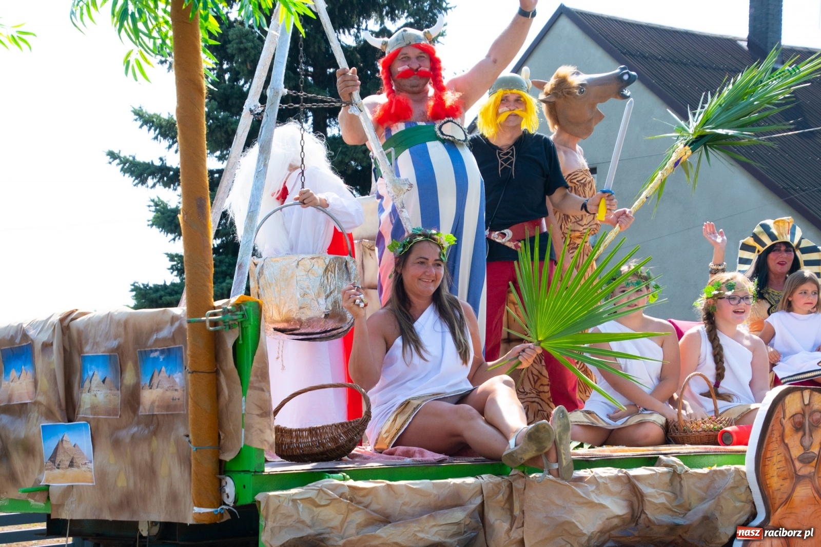 Zdjęcie w galerii na portalu naszraciborz.pl: Dożynki gminy Lyski w Raszczycach. Wesoły korowód  i znamienici goście [FOTO i WIDEO] wiadomości z regionu