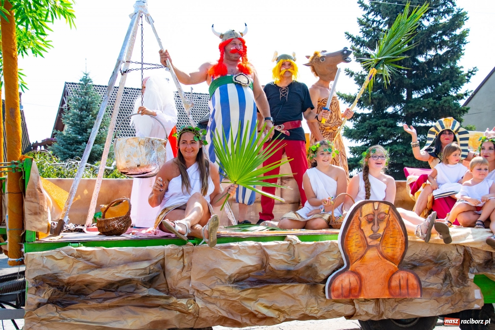 Zdjęcie w galerii na portalu naszraciborz.pl: Dożynki gminy Lyski w Raszczycach. Wesoły korowód  i znamienici goście [FOTO i WIDEO] wiadomości z regionu