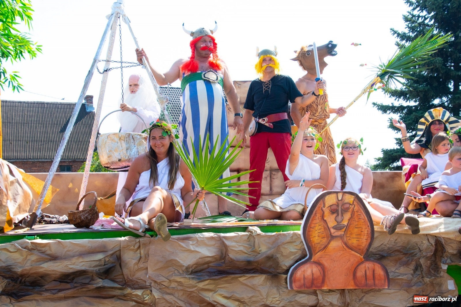 Zdjęcie w galerii na portalu naszraciborz.pl: Dożynki gminy Lyski w Raszczycach. Wesoły korowód  i znamienici goście [FOTO i WIDEO] wiadomości z regionu