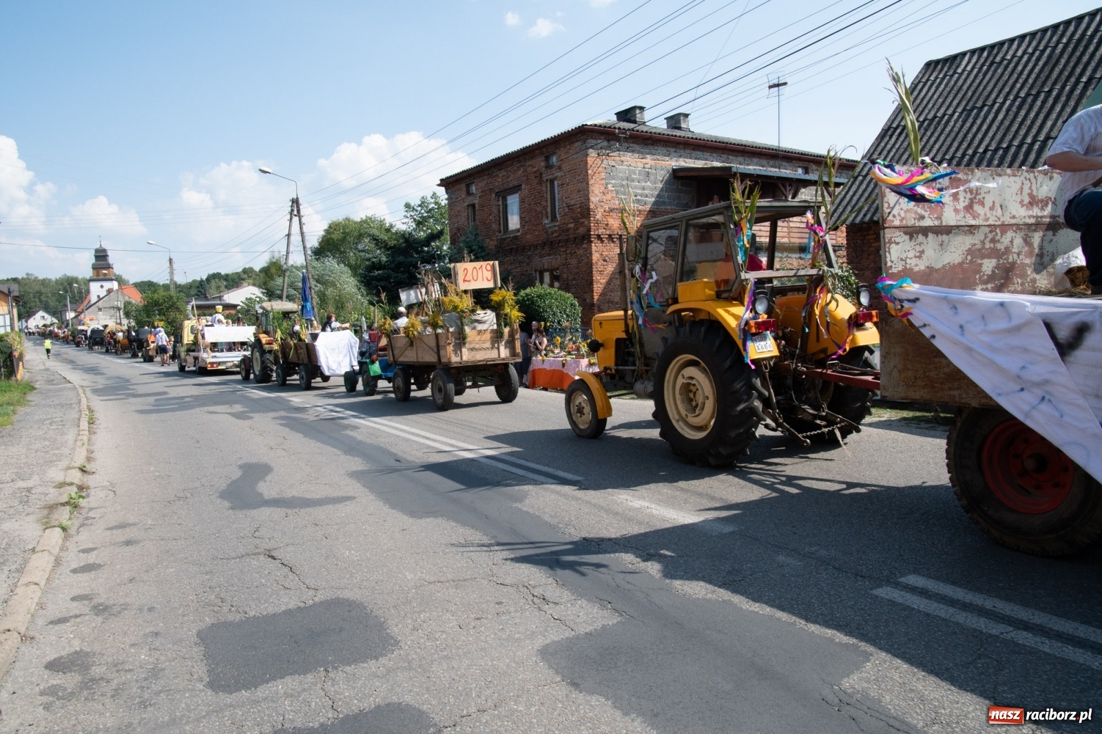 Zdjęcie w galerii na portalu naszraciborz.pl: Dożynki gminy Lyski w Raszczycach. Wesoły korowód  i znamienici goście [FOTO i WIDEO] wiadomości z regionu