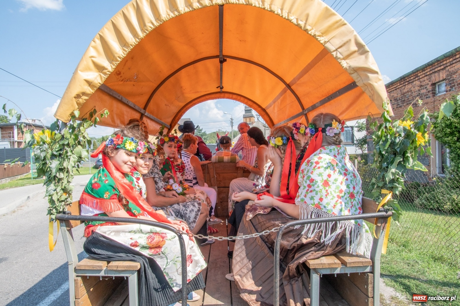 Zdjęcie w galerii na portalu naszraciborz.pl: Dożynki gminy Lyski w Raszczycach. Wesoły korowód  i znamienici goście [FOTO i WIDEO] wiadomości z regionu