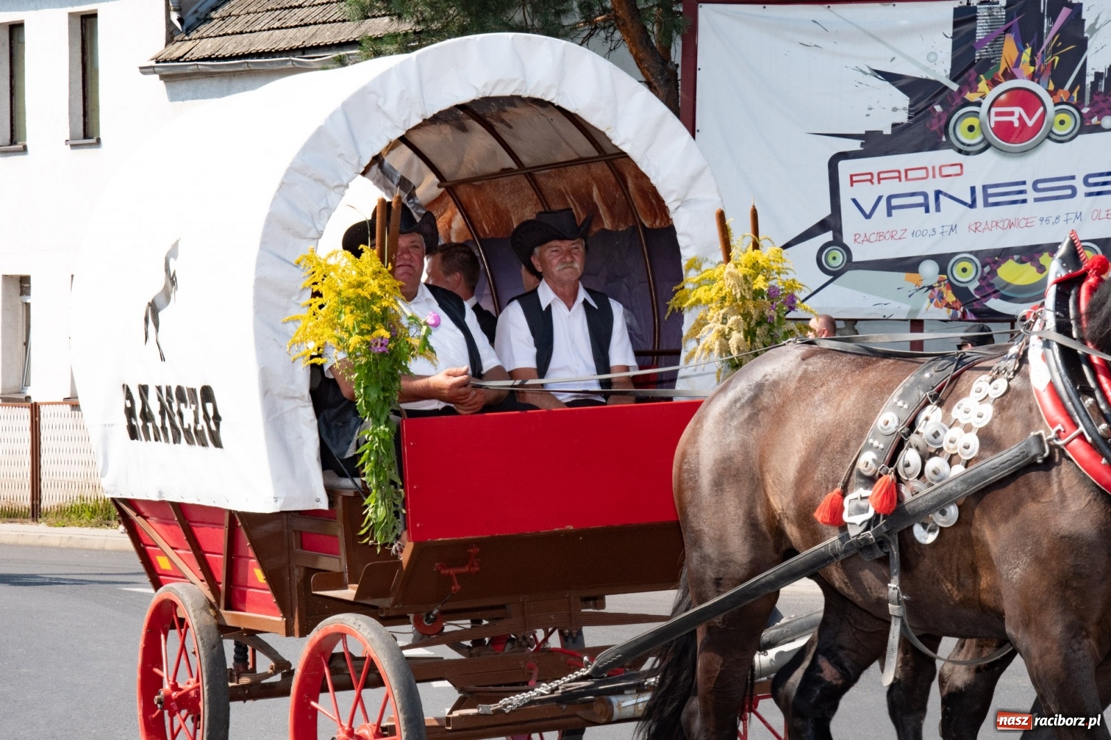 Zdjęcie w galerii na portalu naszraciborz.pl: Dożynki gminy Lyski w Raszczycach. Wesoły korowód  i znamienici goście [FOTO i WIDEO] wiadomości z regionu