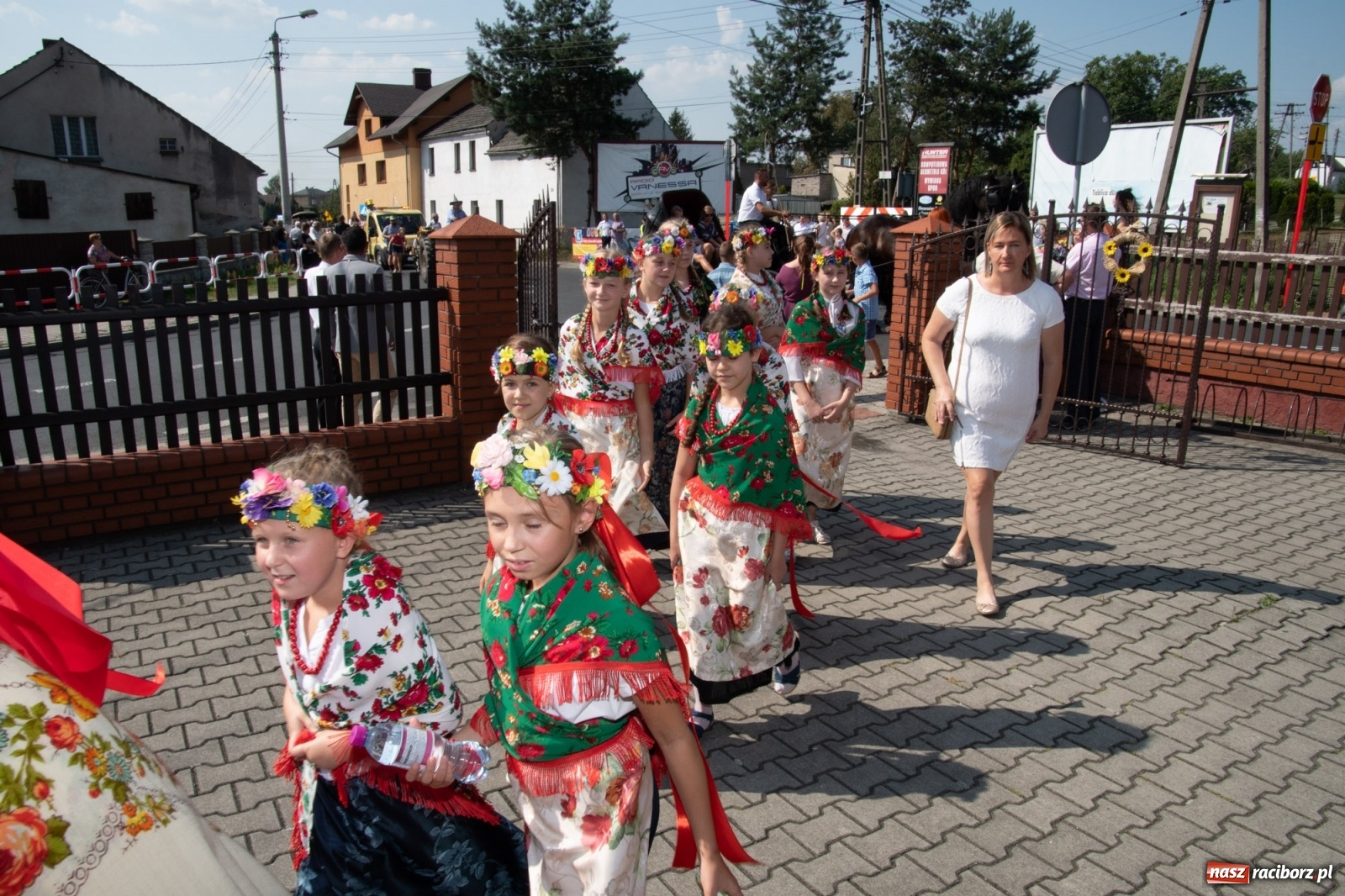 Zdjęcie w galerii na portalu naszraciborz.pl: Dożynki gminy Lyski w Raszczycach. Wesoły korowód  i znamienici goście [FOTO i WIDEO] wiadomości z regionu