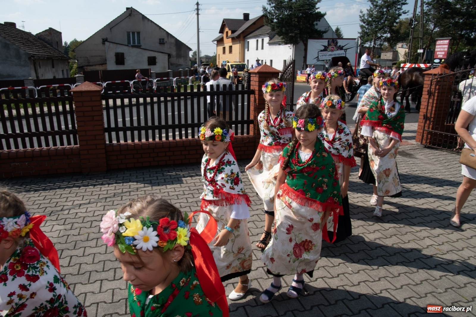 Zdjęcie w galerii na portalu naszraciborz.pl: Dożynki gminy Lyski w Raszczycach. Wesoły korowód  i znamienici goście [FOTO i WIDEO] wiadomości z regionu