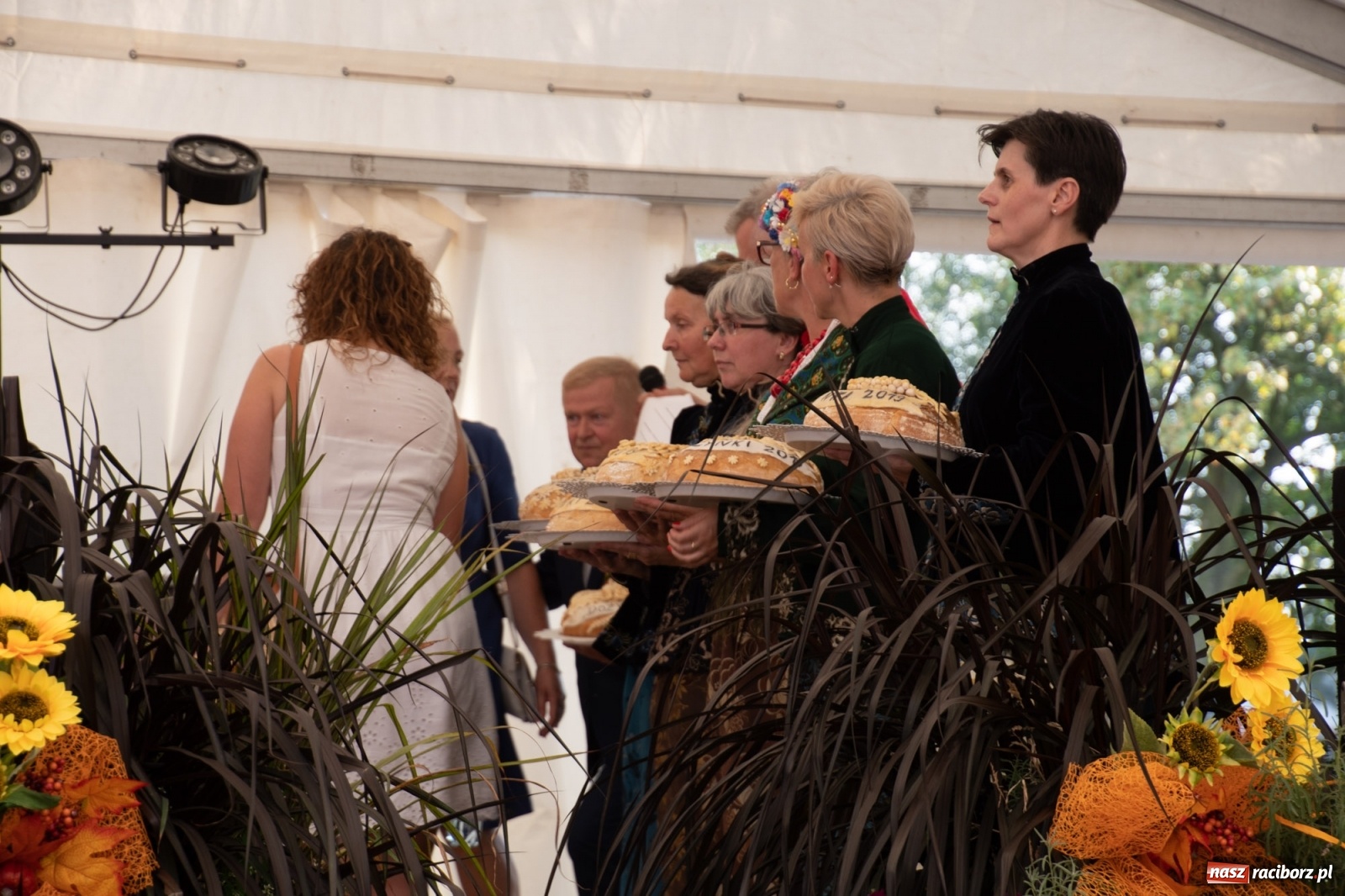 Zdjęcie w galerii na portalu naszraciborz.pl: Dożynki gminy Lyski w Raszczycach. Wesoły korowód  i znamienici goście [FOTO i WIDEO] wiadomości z regionu