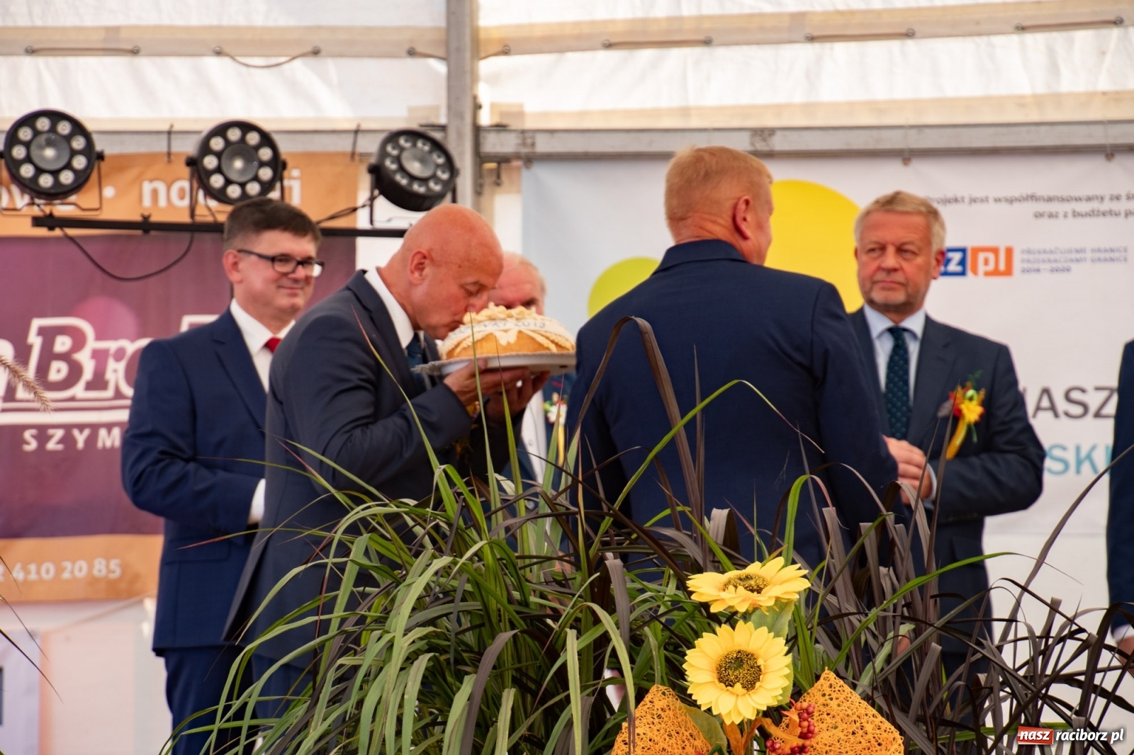 Zdjęcie w galerii na portalu naszraciborz.pl: Dożynki gminy Lyski w Raszczycach. Wesoły korowód  i znamienici goście [FOTO i WIDEO] wiadomości z regionu