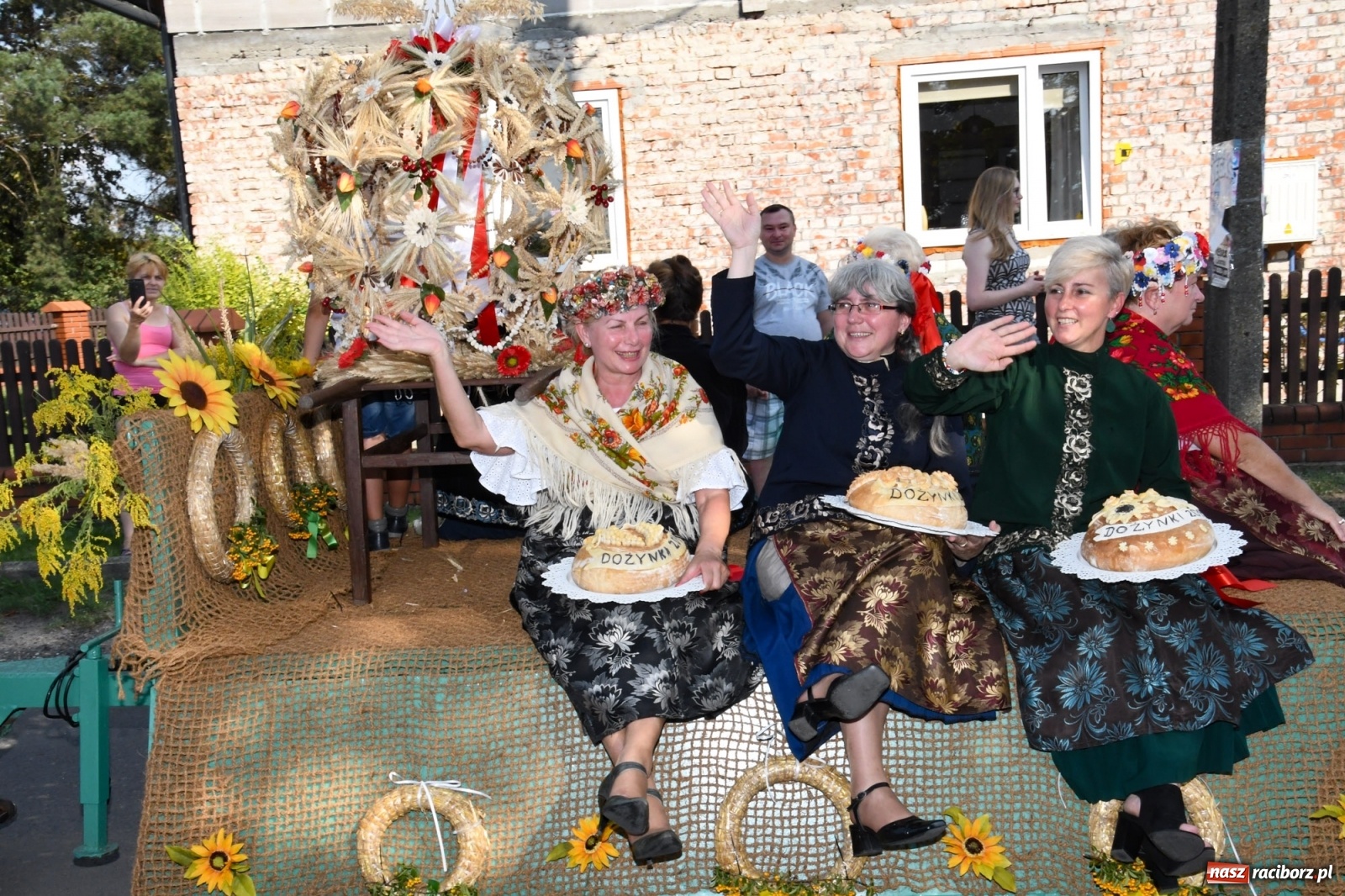 Zdjęcie w galerii na portalu naszraciborz.pl: Dożynki gminy Lyski w Raszczycach. Wesoły korowód  i znamienici goście [FOTO i WIDEO] wiadomości z regionu