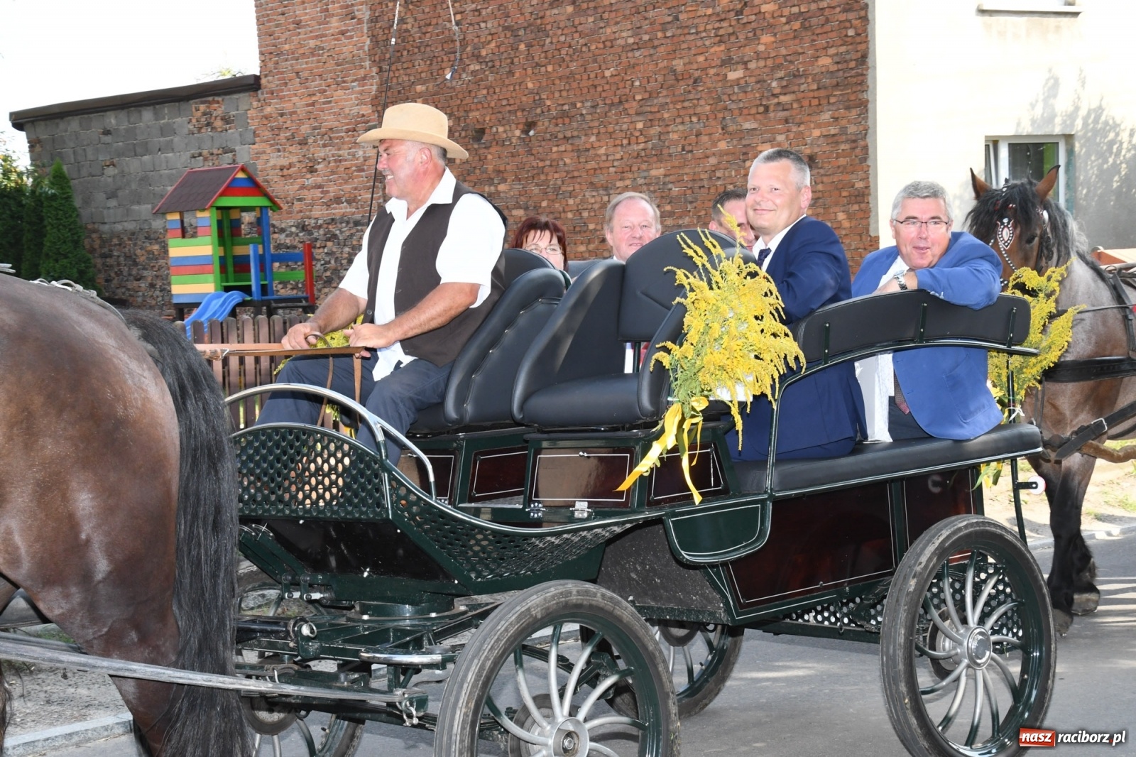 Zdjęcie w galerii na portalu naszraciborz.pl: Dożynki gminy Lyski w Raszczycach. Wesoły korowód  i znamienici goście [FOTO i WIDEO] wiadomości z regionu