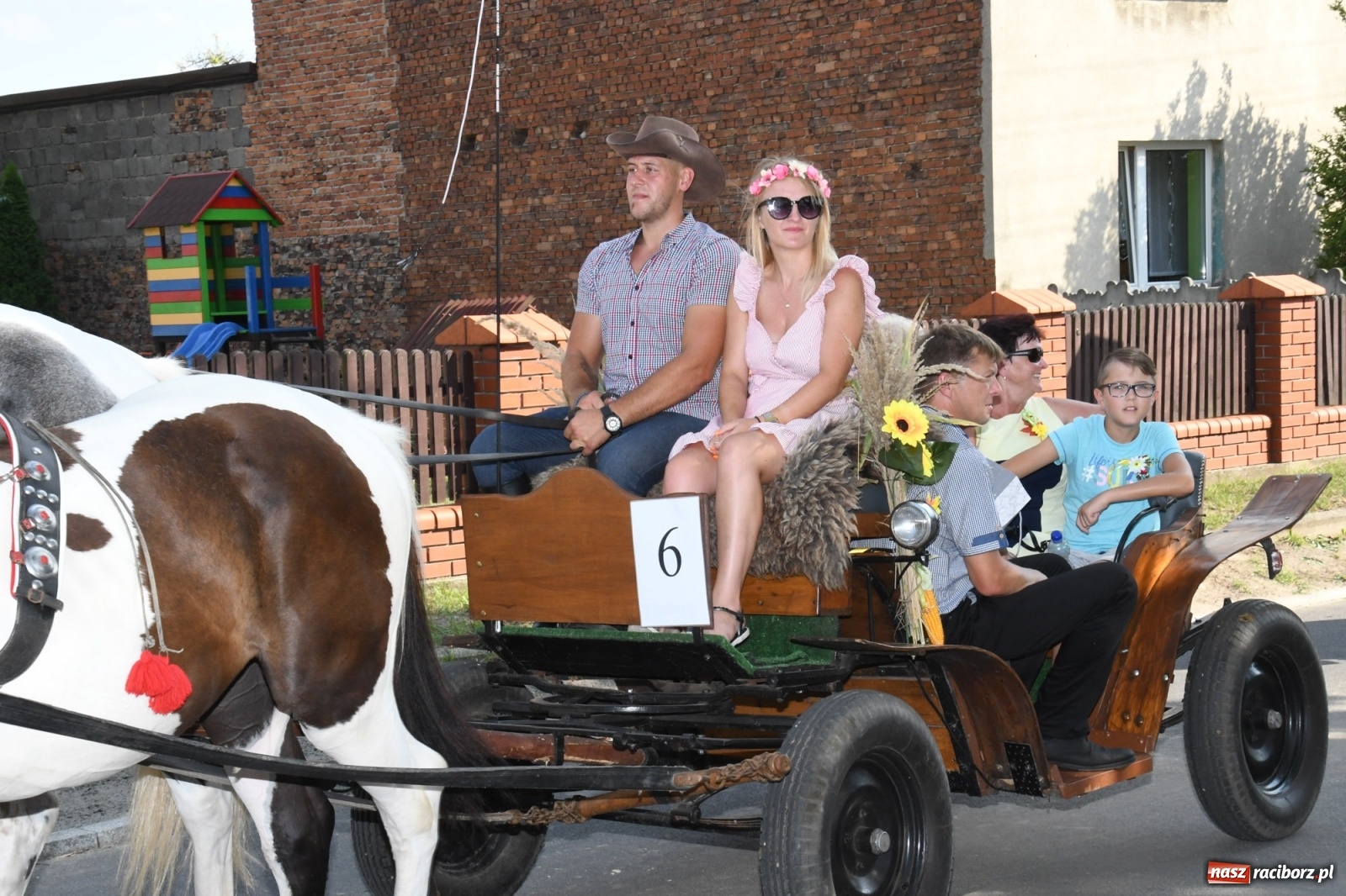 Zdjęcie w galerii na portalu naszraciborz.pl: Dożynki gminy Lyski w Raszczycach. Wesoły korowód  i znamienici goście [FOTO i WIDEO] wiadomości z regionu