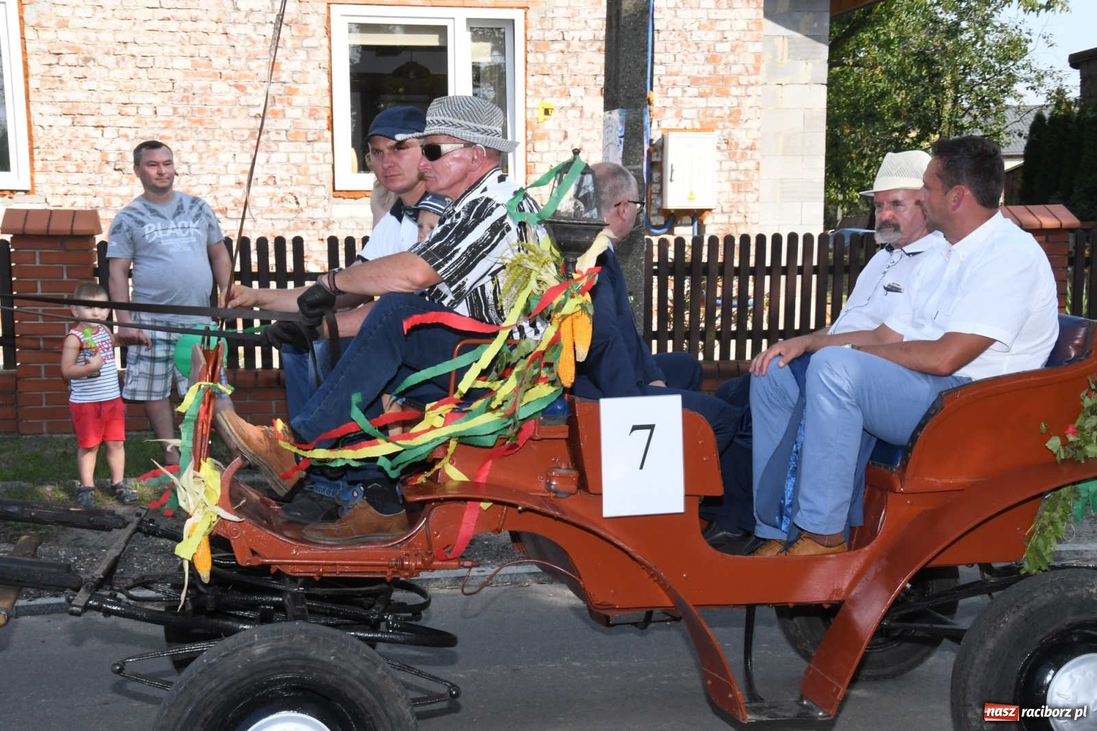 Zdjęcie w galerii na portalu naszraciborz.pl: Dożynki gminy Lyski w Raszczycach. Wesoły korowód  i znamienici goście [FOTO i WIDEO] wiadomości z regionu