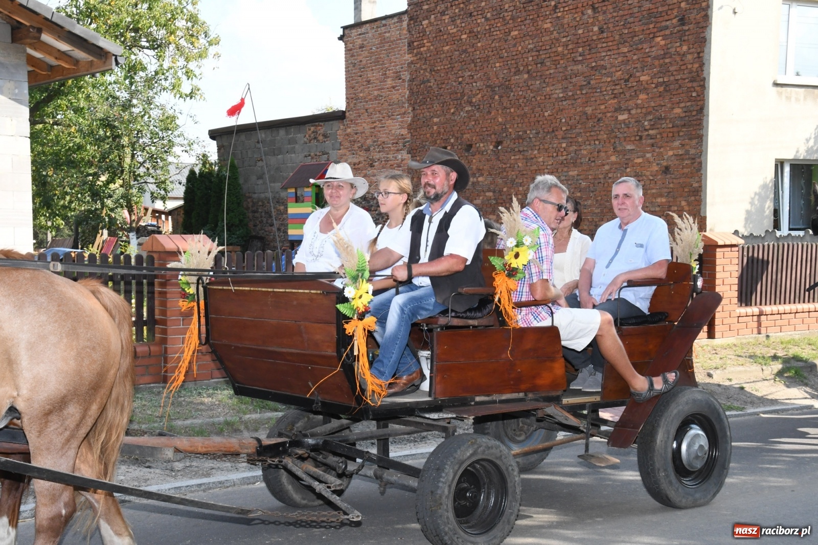 Zdjęcie w galerii na portalu naszraciborz.pl: Dożynki gminy Lyski w Raszczycach. Wesoły korowód  i znamienici goście [FOTO i WIDEO] wiadomości z regionu