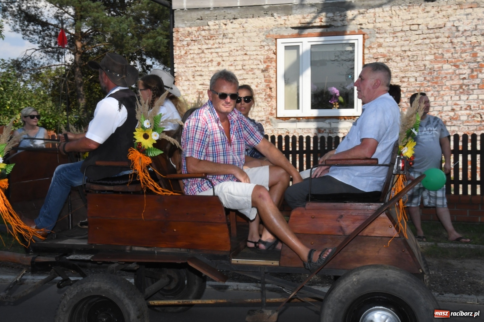 Zdjęcie w galerii na portalu naszraciborz.pl: Dożynki gminy Lyski w Raszczycach. Wesoły korowód  i znamienici goście [FOTO i WIDEO] wiadomości z regionu