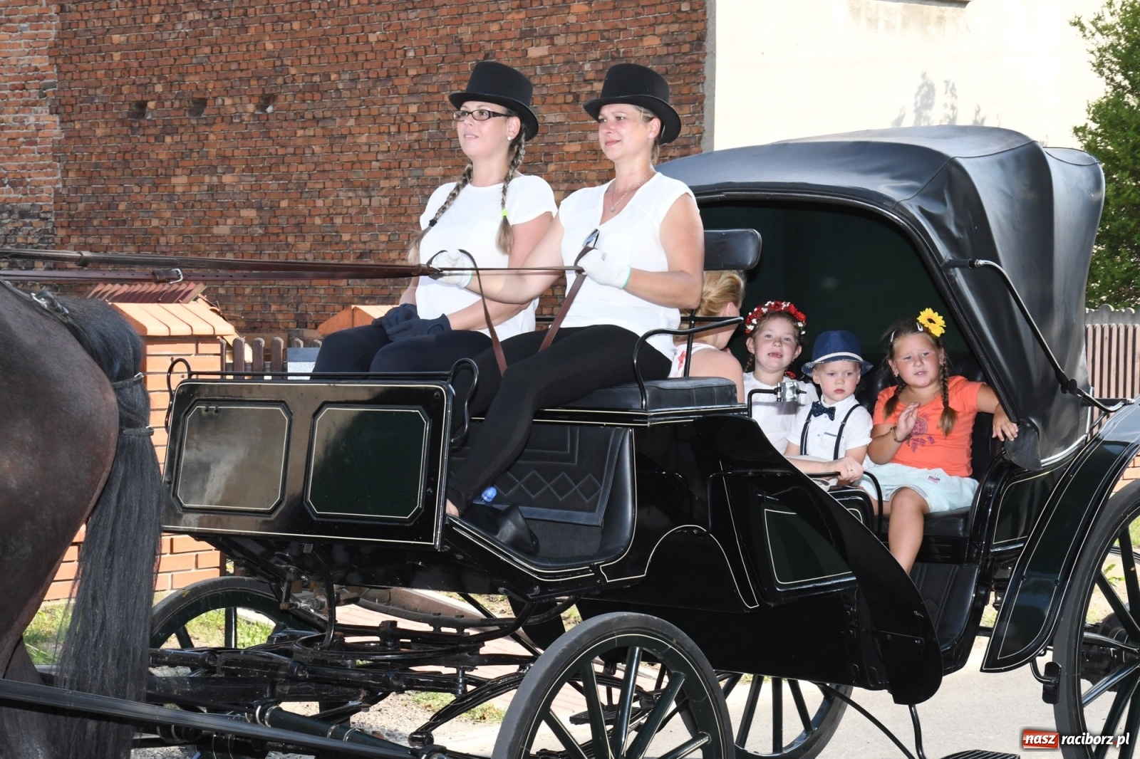Zdjęcie w galerii na portalu naszraciborz.pl: Dożynki gminy Lyski w Raszczycach. Wesoły korowód  i znamienici goście [FOTO i WIDEO] wiadomości z regionu
