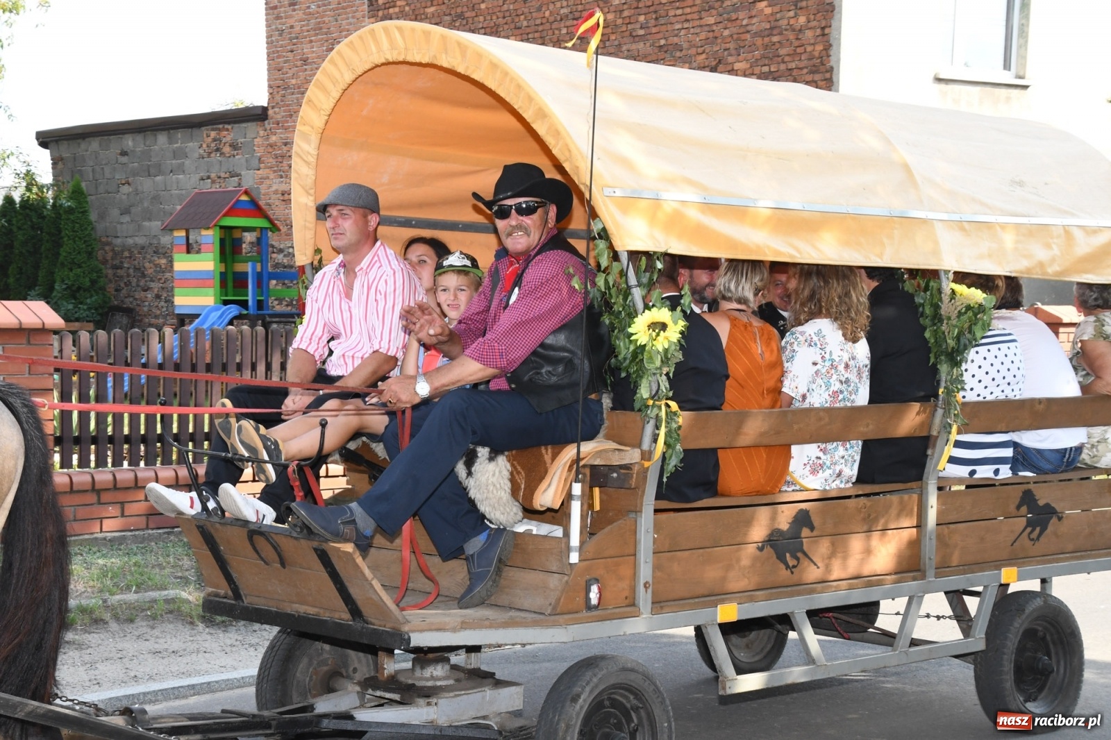Zdjęcie w galerii na portalu naszraciborz.pl: Dożynki gminy Lyski w Raszczycach. Wesoły korowód  i znamienici goście [FOTO i WIDEO] wiadomości z regionu