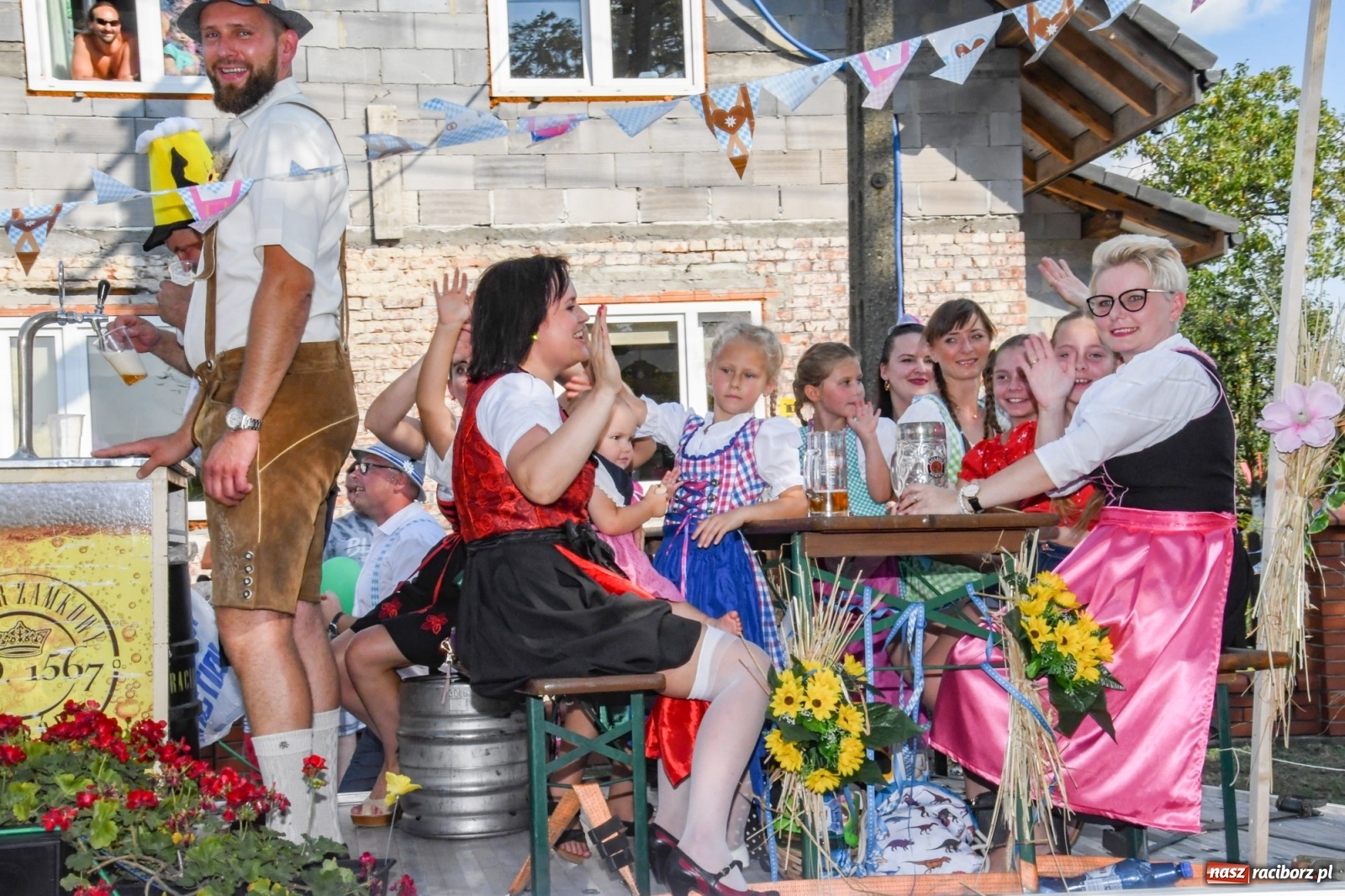 Zdjęcie w galerii na portalu naszraciborz.pl: Dożynki gminy Lyski w Raszczycach. Wesoły korowód  i znamienici goście [FOTO i WIDEO] wiadomości z regionu