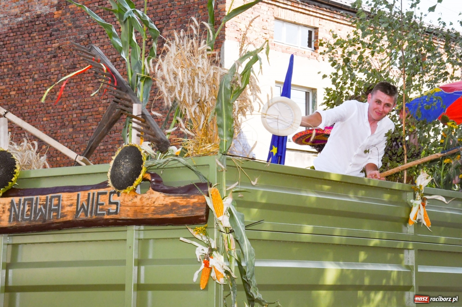 Zdjęcie w galerii na portalu naszraciborz.pl: Dożynki gminy Lyski w Raszczycach. Wesoły korowód  i znamienici goście [FOTO i WIDEO] wiadomości z regionu