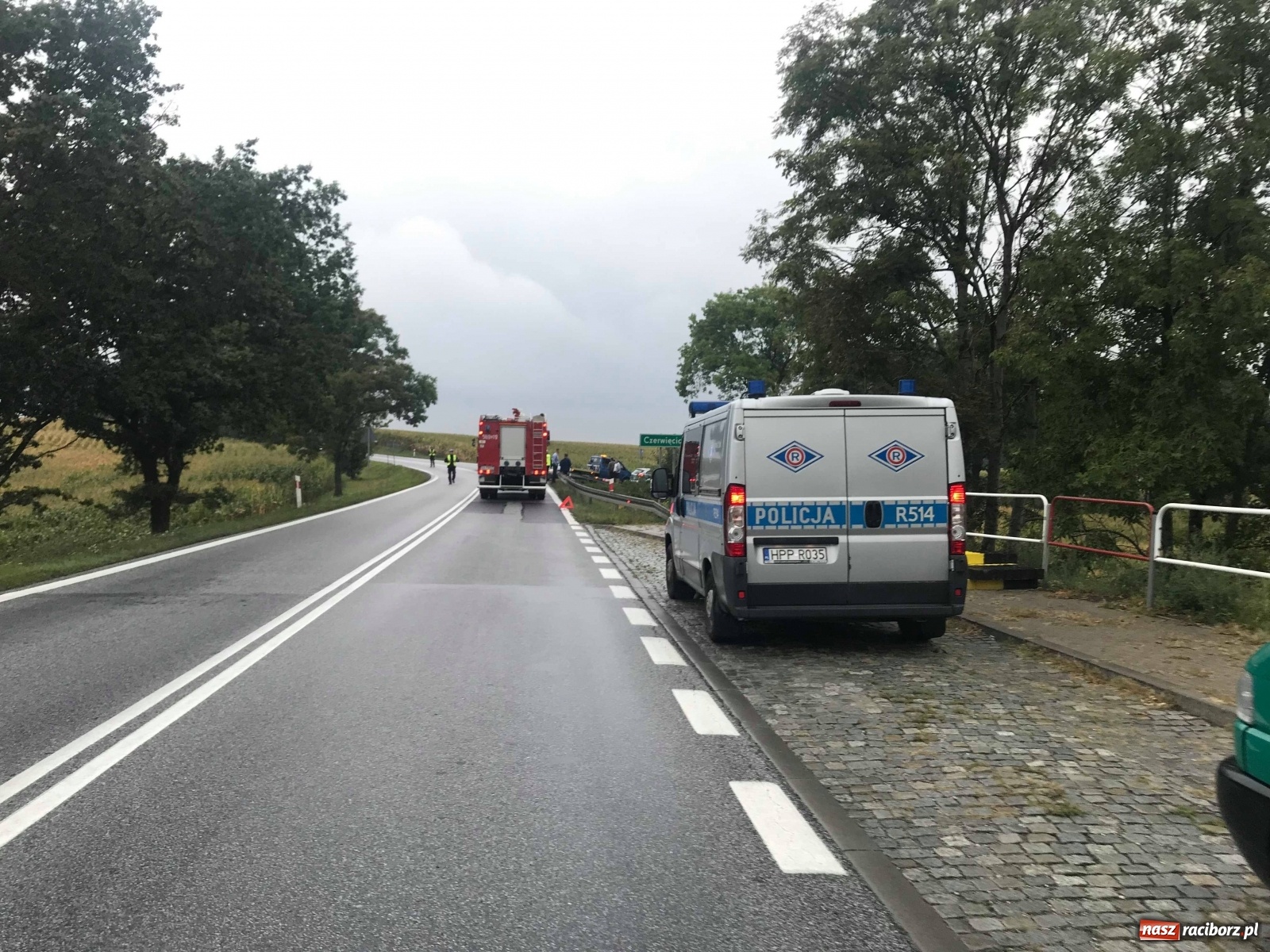 Zdjęcie w galerii na portalu naszraciborz.pl: Lanos w polu. Zderzenie na DK 45  wiadomości z regionu