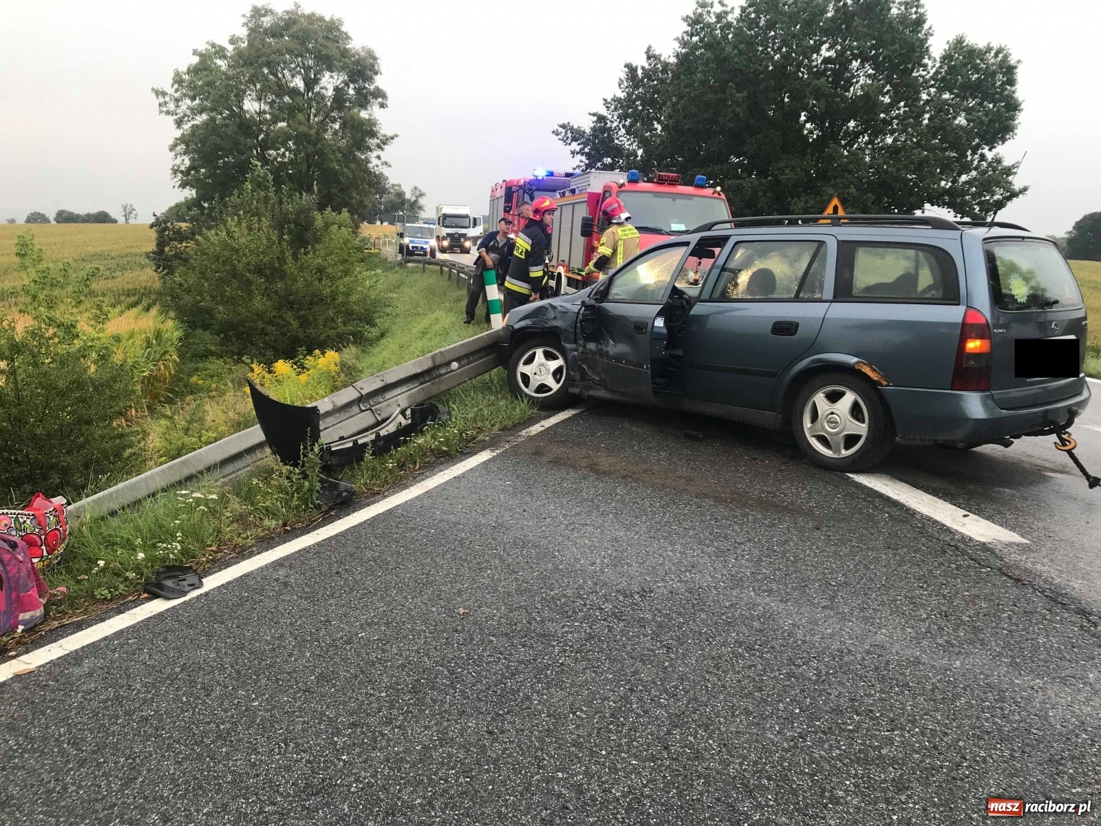 Zdjęcie w galerii na portalu naszraciborz.pl: Lanos w polu. Zderzenie na DK 45  wiadomości z regionu