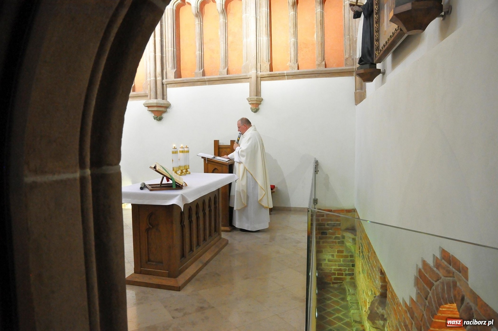 Zdjęcie w galerii na portalu naszraciborz.pl: Diecezjalne LO rozpoczęło rok szkolny Mszą św. na zamku [FOTO i WIDEO] wiadomości z regionu
