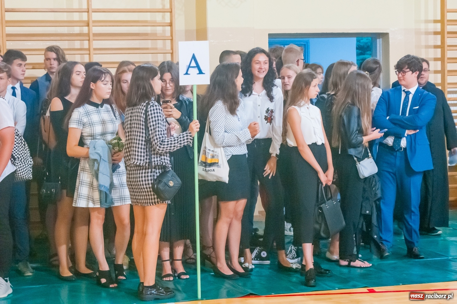 Zdjęcie w galerii na portalu naszraciborz.pl: Uroczyście ślubuję! Inauguracja roku szkolnego w II LO [FOTO i WIDEO] wiadomości z regionu