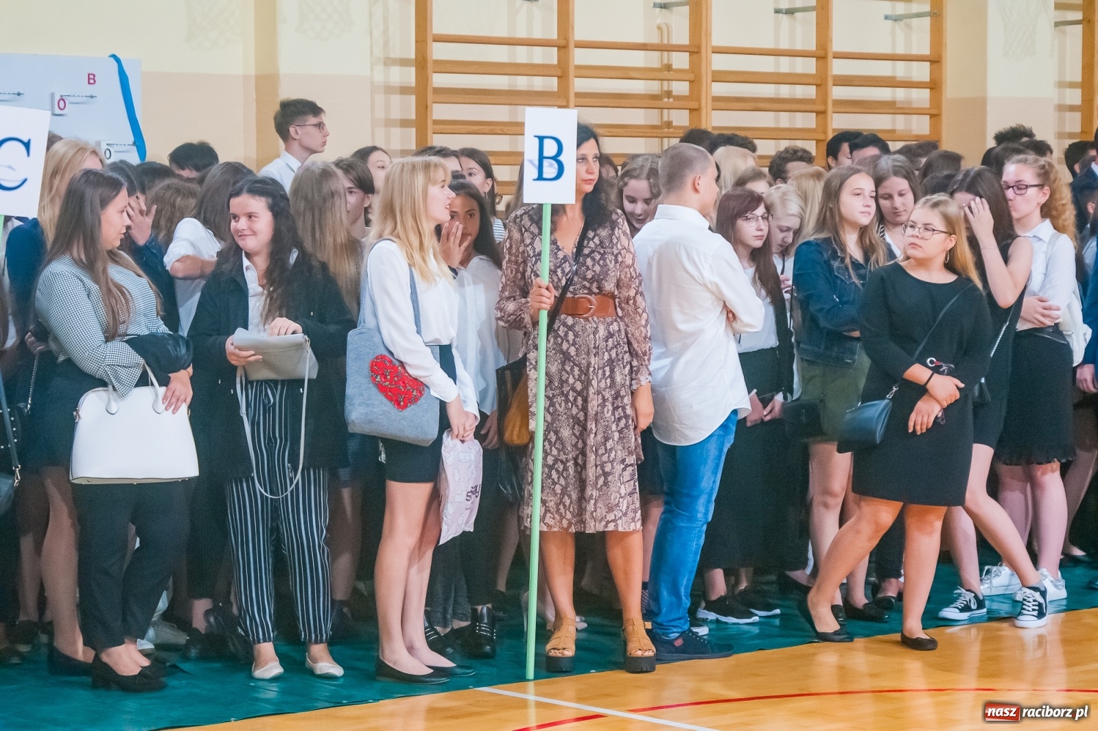 Zdjęcie w galerii na portalu naszraciborz.pl: Uroczyście ślubuję! Inauguracja roku szkolnego w II LO [FOTO i WIDEO] wiadomości z regionu