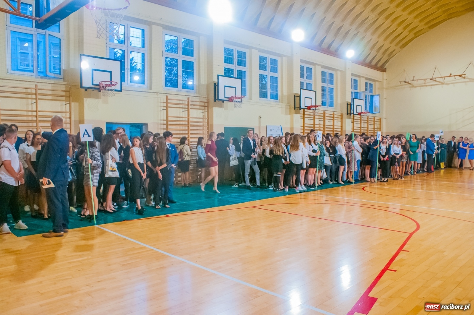 Zdjęcie w galerii na portalu naszraciborz.pl: Uroczyście ślubuję! Inauguracja roku szkolnego w II LO [FOTO i WIDEO] wiadomości z regionu