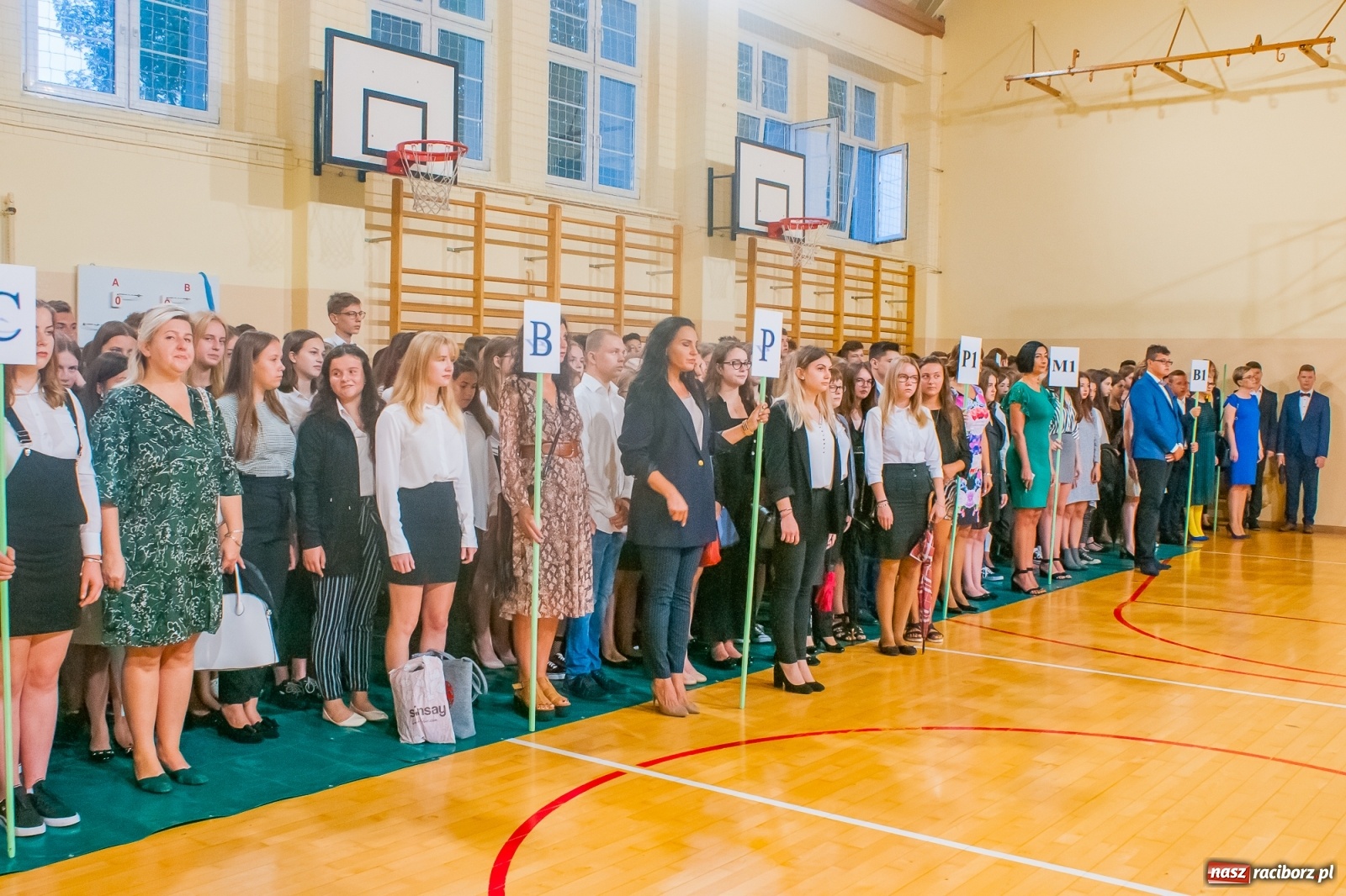 Zdjęcie w galerii na portalu naszraciborz.pl: Uroczyście ślubuję! Inauguracja roku szkolnego w II LO [FOTO i WIDEO] wiadomości z regionu