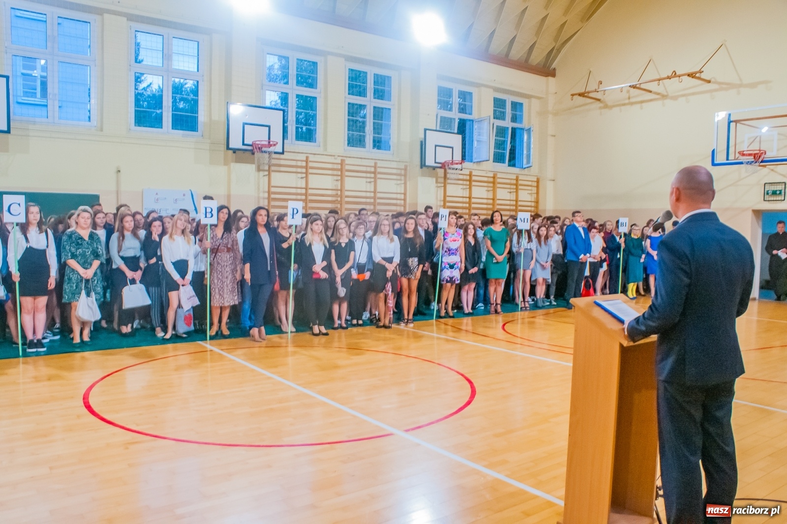 Zdjęcie w galerii na portalu naszraciborz.pl: Uroczyście ślubuję! Inauguracja roku szkolnego w II LO [FOTO i WIDEO] wiadomości z regionu